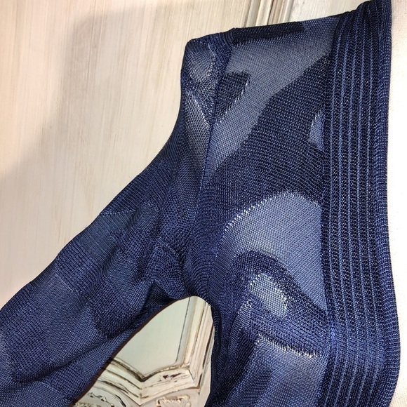 Travelers Collection By Chico’s 100% Rayon Navy Lightweight Cardigan Size 0 - Picture 6 of 12